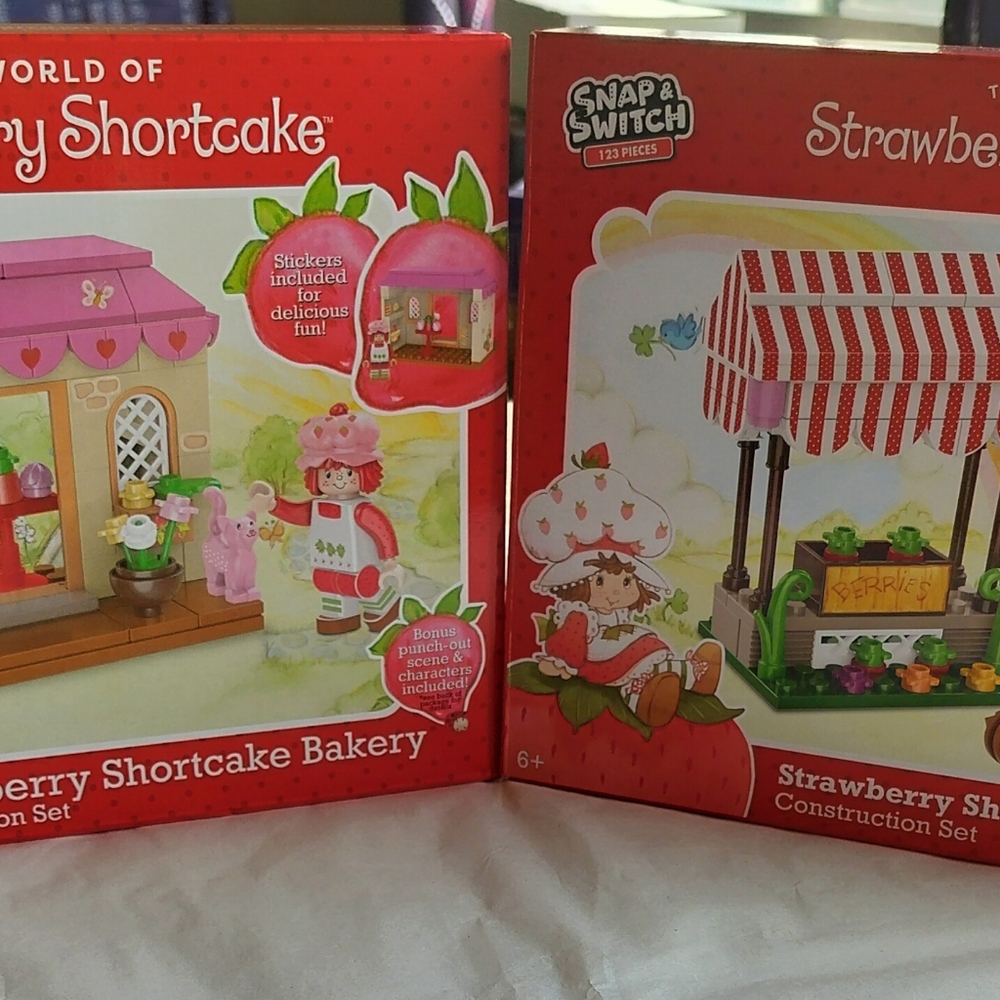 Strawberry Shortcake 2 Construction Sets: Bakery & Produce Stand Snap & Switch